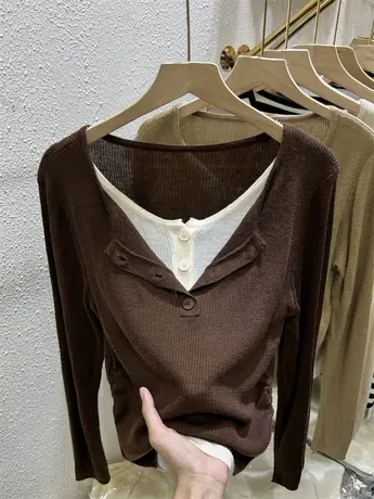 撞色假两件针织小衫女士长袖2023早秋新款V领修身坑条单排扣上衣商品大图