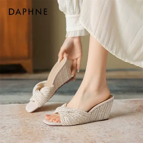 达芙妮坡跟凉鞋女2026春季新款法式编织拖鞋绝美外穿高跟鞋配裙子图片