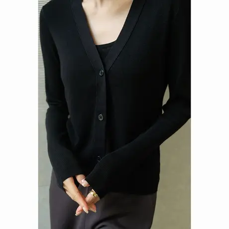 23冬季新款针织深V领短款外搭开衫+低圆领无袖针织背心吊带两件套图片