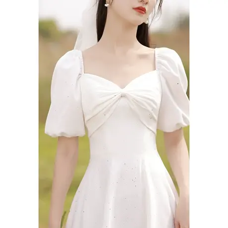 白色小晚礼服裙子平时可穿领证法式洋装设计感缎面订婚连衣裙夏季图片