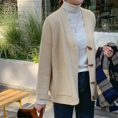 百洛安时髦V领牛角扣针织外套女秋季新款慵懒风宽松长袖毛衣开衫图片