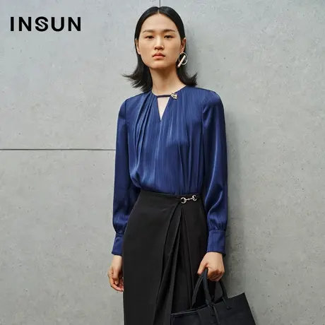 INSUN恩裳线上专选秋季倒褶镂空细条纹衬衫图片