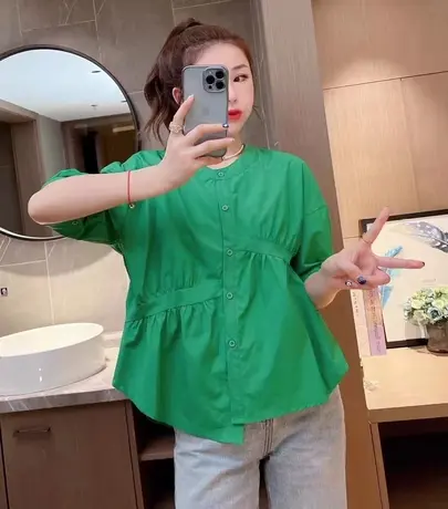 2023年夏季新款女薄款衬衫圆领单排扣褶皱不规则设计感五分袖上衣商品大图