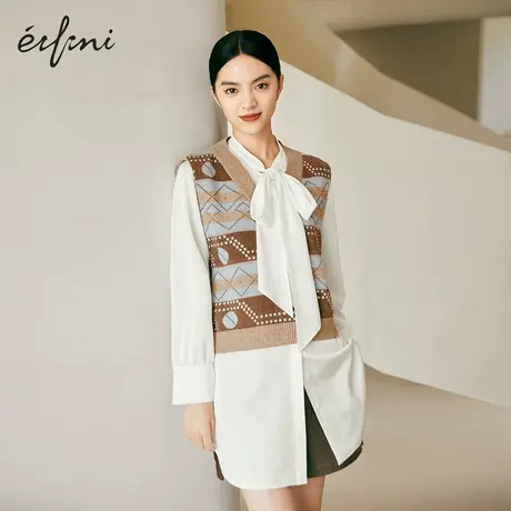 【商场同款】伊芙丽2021冬季新款v领格纹针织马甲背心女1CA332671商品大图