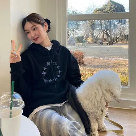 ins超火卫衣小众设计感潮牌宽松休闲2024春季韩国新款连帽上衣女商品大图