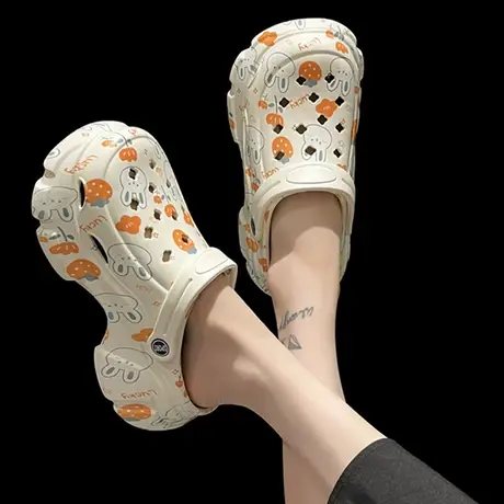 2024新款踩屎感包头印花小兔洞洞鞋女夏外穿厚底增高沙滩防滑凉拖商品大图