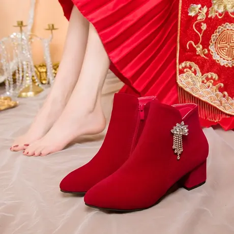 冬季婚鞋女新款粗跟红色新娘秀禾婚纱两穿加绒结婚短靴子高跟不累图片