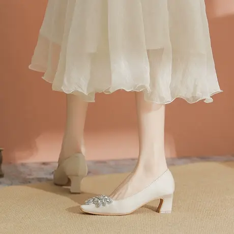 法式高跟鞋女粗跟2024年春秋季新款方头水钻职业气质工作中跟单鞋图片