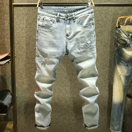 潮牌破洞牛仔裤男款修身弹力小脚裤浅蓝色烫印骷髅头图案痞帅裤子商品大图