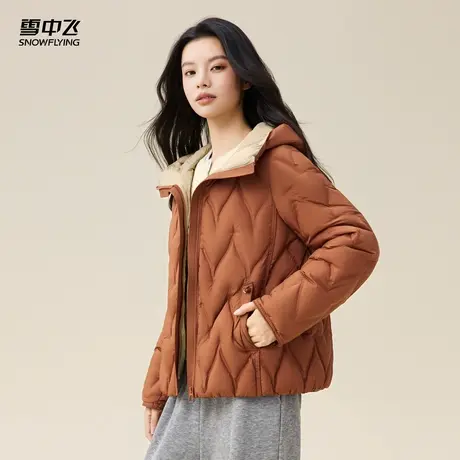雪中飞2025冬新款女士豆绿保暖短款连帽羽绒服设计时尚休闲百搭商品大图