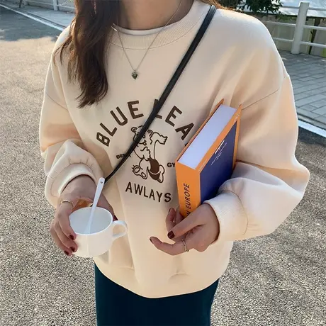 2024早秋今年流行的杏色圆领正肩卫衣女小个子高级感超好看上衣潮图片