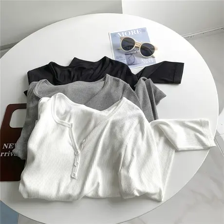 越简单越气质简约纽扣V领设计长袖打底衫女白色T恤上衣秋冬打底衫商品大图