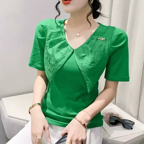 2024夏季新款网红个性T恤女短袖修身V领小衫设计感小众洋气上衣潮图片