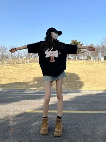 黑色纯棉短袖t恤女夏季2023新款欧美港味chic复古宽松半袖上衣潮图片