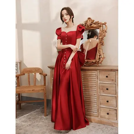敬酒服新娘女2023新款夏季薄款小个子缎面订婚酒红色礼服修身高级图片