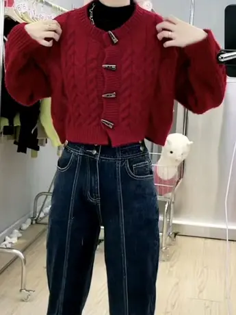 2023初秋新款纯色圆领羊角纽扣设计感毛衣酒红针织开衫慵懒风毛衣商品大图