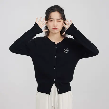 尔给黑色外搭长袖开衫毛衣女外套薄款2022流行初秋新款上衣设计感图片