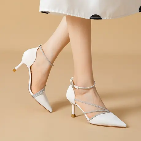 2024年春季新款一字扣带水钻高跟鞋女细跟设计感小众名媛尖头单鞋商品大图