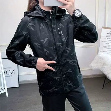 恋上17号冲锋衣外套女秋季2023新款春秋休闲时尚连帽夹克短款秋装图片