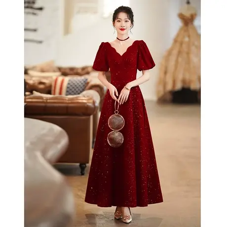 敬酒服2023新款新娘秋季丝绒法式红色礼服女V领订婚回门简单大气图片