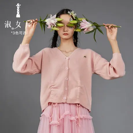 淑女屋官方旗舰店2022新款v领手工绣花收褶女上衣慵懒设计感毛衣图片