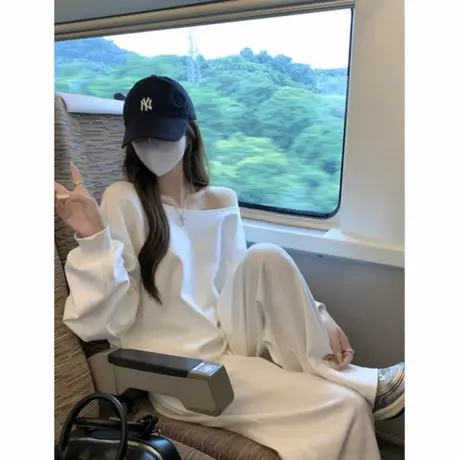 韩系chic慵懒松弛感白色斜领上衣女早秋季爆款一字肩套头无帽卫衣商品大图