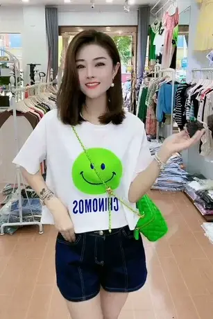 夏款小个子短款笑脸印花T恤女夏2023新款宽松百搭后开叉体恤衫潮图片