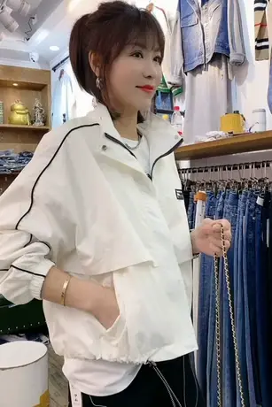 白色运动外套女2022春秋新款洋气宽松减龄夹克棒球服薄款防晒上衣图片