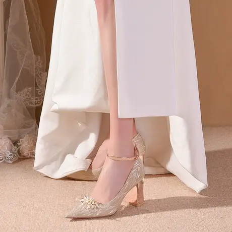 绑带结婚鞋女2025年新款春季秀禾主婚纱两穿新娘鞋孕妇粗跟高跟鞋图片