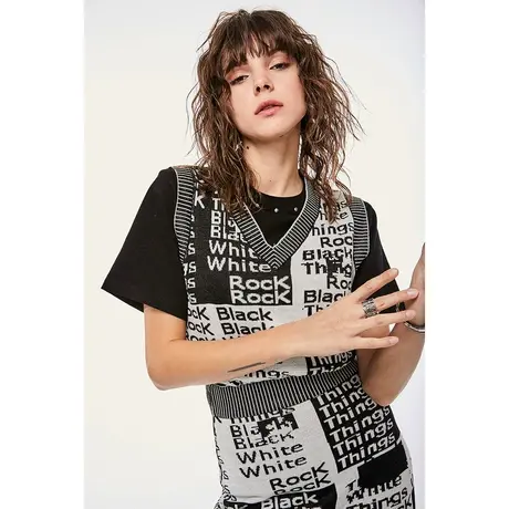 裂帛LIEBOFeng2023年小众设计感街头摇滚字母宽松舒适针织背心女商品大图