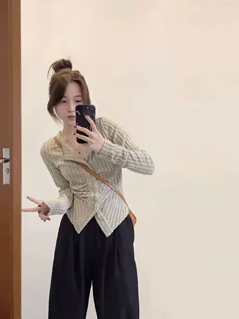 辣妹长袖t恤女春秋紧身内搭针织打底衫短款修身收腰又甜又辣上衣图片