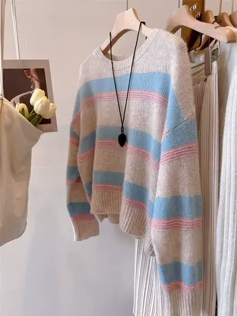 爆显白 奶芙芙粉蓝条软糯浣熊毛圆领套头长袖条纹毛衣女 上衣秋冬商品大图