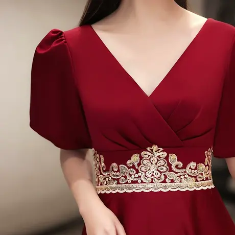 缎面敬酒服新娘2023新款夏季酒红色结婚订婚回门礼服连衣裙女V领图片