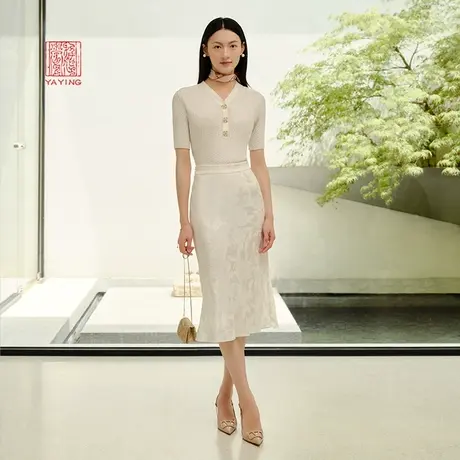EP雅莹高端系列 桑蚕丝肌理感暗纹鱼尾半裙2023秋冬新款3302A图片