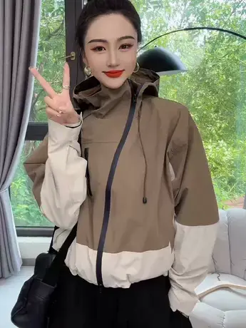 2023秋季新款斜拉链复古拼接韩版冲锋衣外套女设计感宽松棒球服潮图片