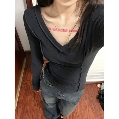 辣妹V领德绒T恤长袖女2024新款冬季修身显瘦小众别致上衣洋气减龄图片