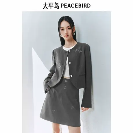 太平鸟新中式兰花刺绣灰色外套女圆领2025春装新款短款国风外套女图片