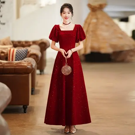 红色敬酒服2023新款新娘法式方领结婚礼服简单大气订婚回门连衣裙图片