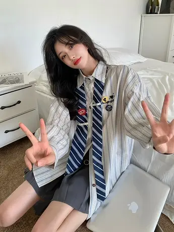 条纹衬衫女2023新款早春上衣宽松设计感小众法式别致长袖衬衣外套图片