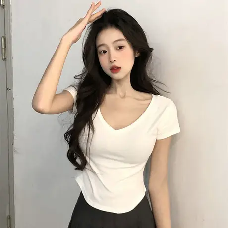 V领设计感小众独特别致甜辣上衣女2023年夏季新款纯欲短袖t恤短款图片