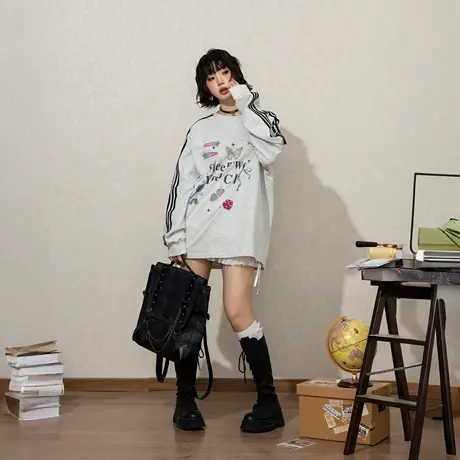 YEP复古蝴蝶印花圆领卫衣女春秋2025新款条纹薄款宽松无帽上衣潮商品大图