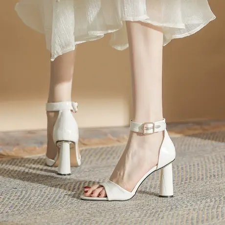 一字扣带时装凉鞋女露趾2023年夏季新款性感仙女风百搭粗跟高跟鞋图片