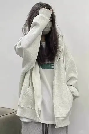 山东即墨复古米灰色连帽卫衣加绒大码外套女2023爆款ins拉链上衣图片