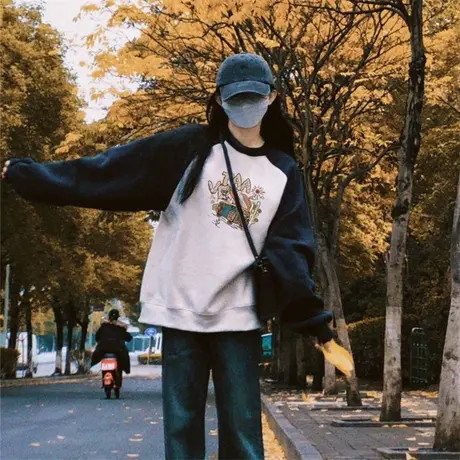 洋气减龄圆领长袖卫衣女薄款春秋季百搭宽松学院风插肩袖撞色上衣商品大图