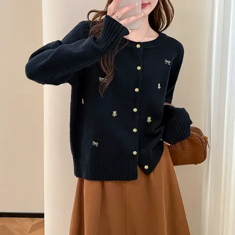 唐狮秋冬毛衣外套女简约风精致小刺绣圆领针织开衫春秋高级感tu图片