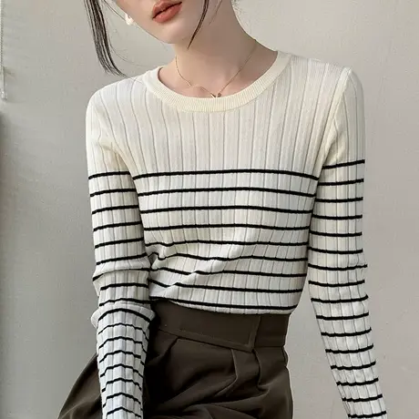 圆领条纹长袖针织衫女2023秋冬新品坑条设计感正肩修身减龄打底衫图片