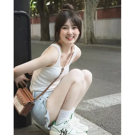 白色吊带背心女夏季内搭打底运动修身辣妹风外穿纯欲上衣无袖t恤图片