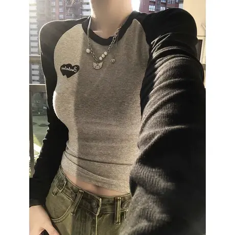 美式辣妹风长袖t恤女秋季内搭紧身显瘦小众设计感插肩袖短款上衣商品大图