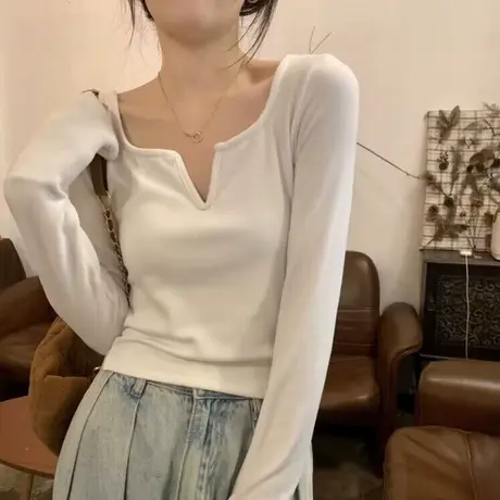 德绒磨毛V领长袖T恤2023秋冬新款修身显瘦短款正肩内搭打底衫上衣图片