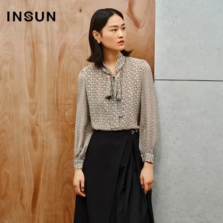 INSUN恩裳线上专选秋季飘带满印LOGO桑蚕丝衬衫商品大图